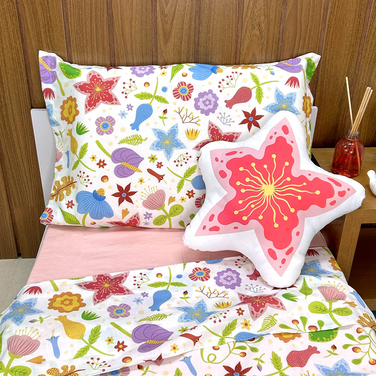 Jogo de cama floral com lençol de elástico rosé Miüdo