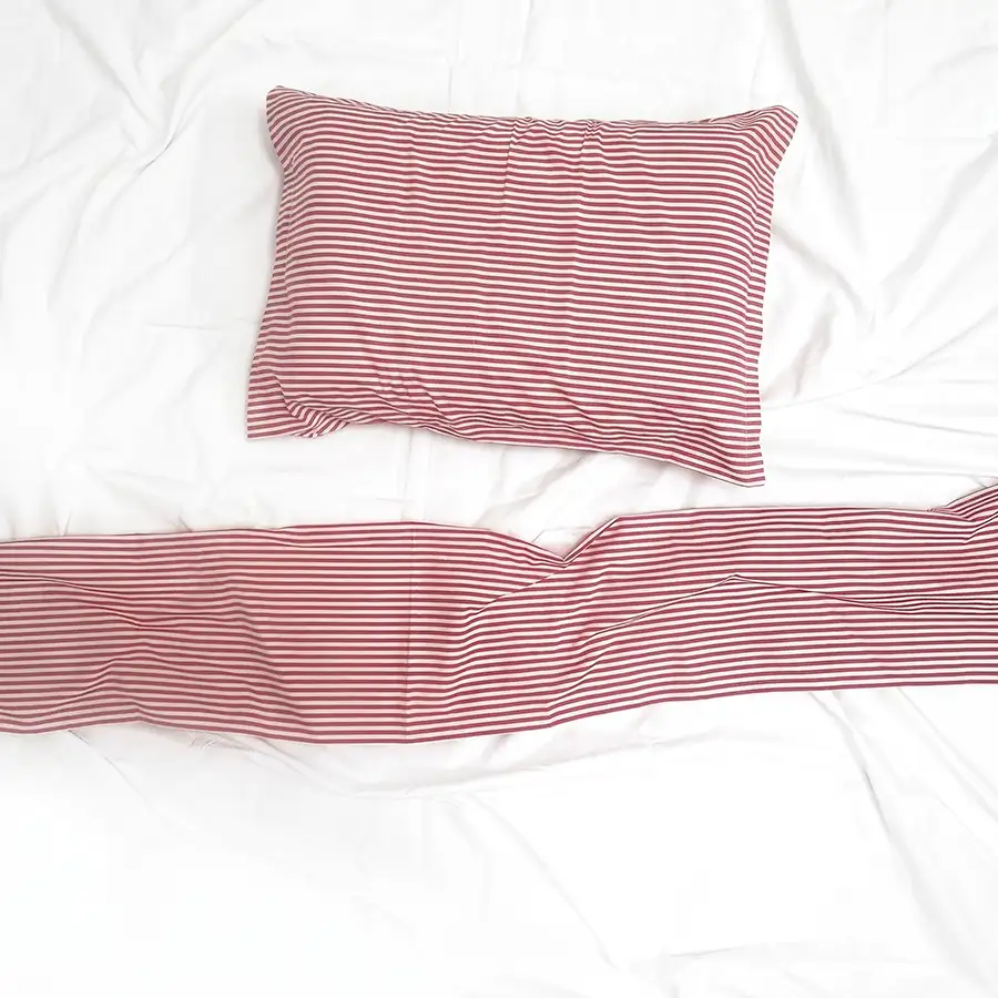 Jogo de Cama Listrado Vermelho e Branco – 3 peças – Vira estampada