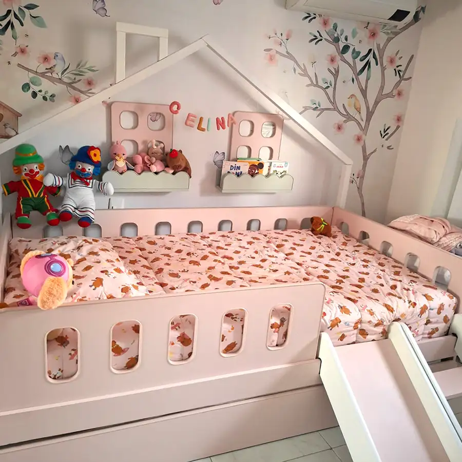 Colcha com elástico capivaras menina