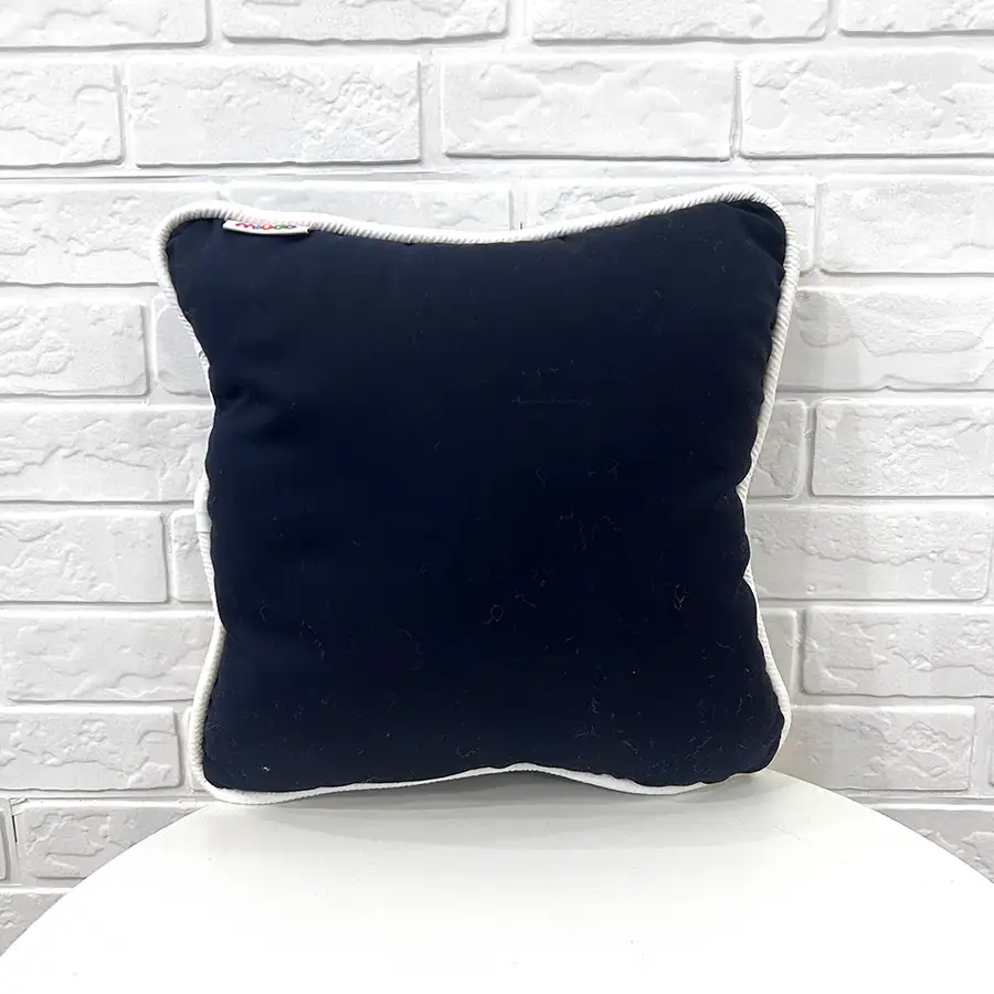 Almofadinha Azul Marinho 25×25 cm com vivo branco