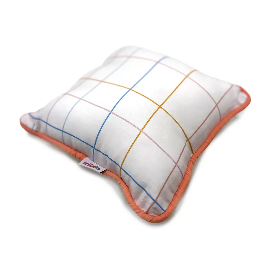 Almofadinha Xadrez cores pastéis com vivo coral