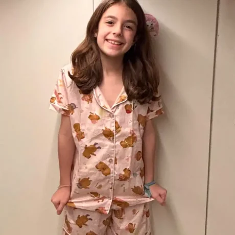 Menina Com Pijama Americano De Capivaras
