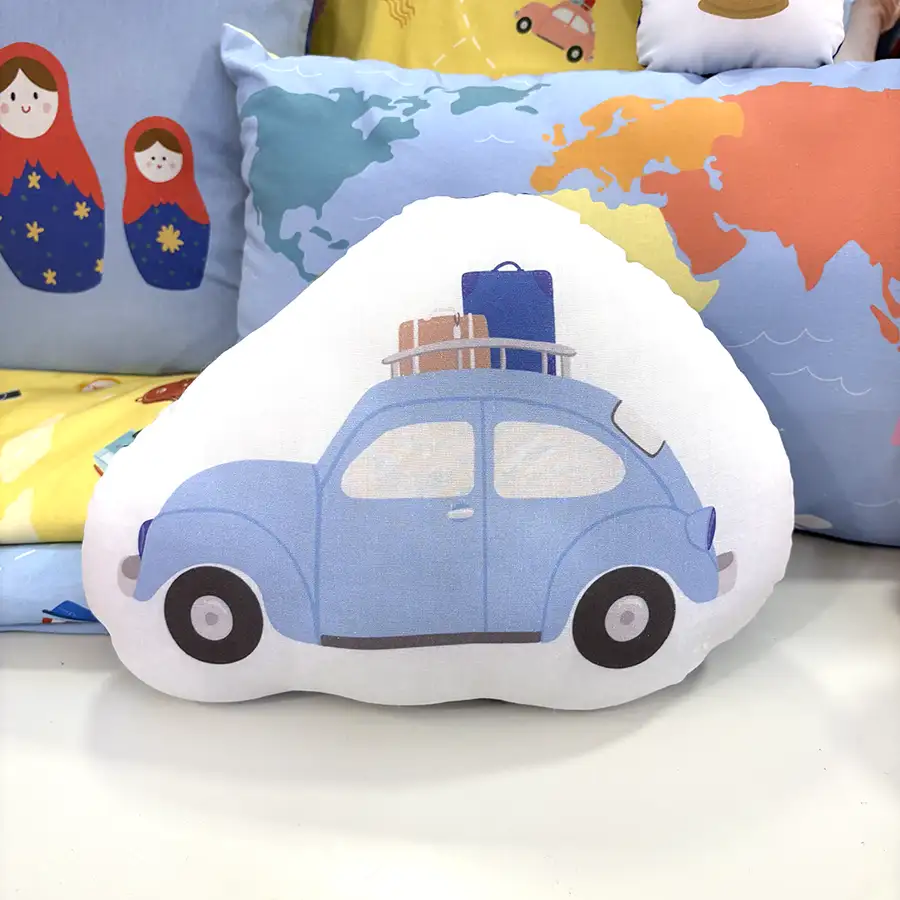 Almofada Fusca Azul com outras almofadas da coleção Volta ao Mundo