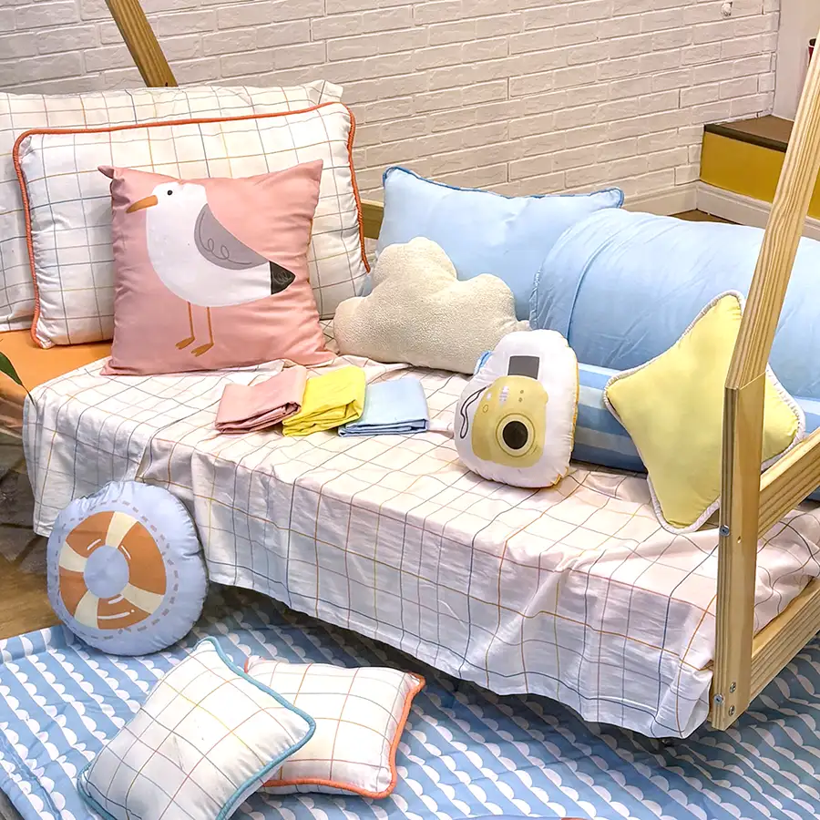 Cama casinha com decoração de verão