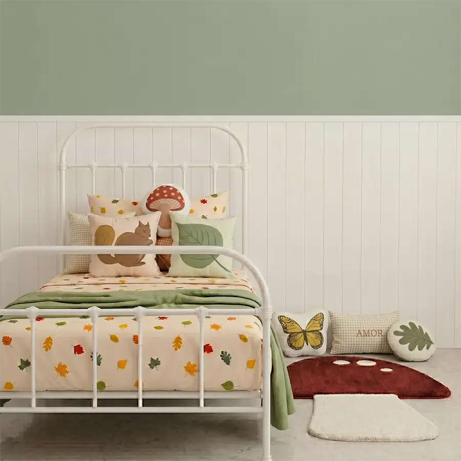 Composição para quarto infantil Coleção Bosque. Tapete cogumelo, almofadas folhas, esquilo