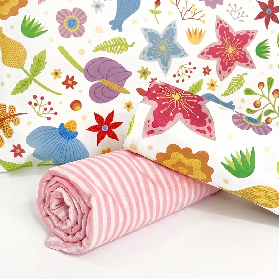 Jogo de cama Floral com lençol de elástico listrado rosa