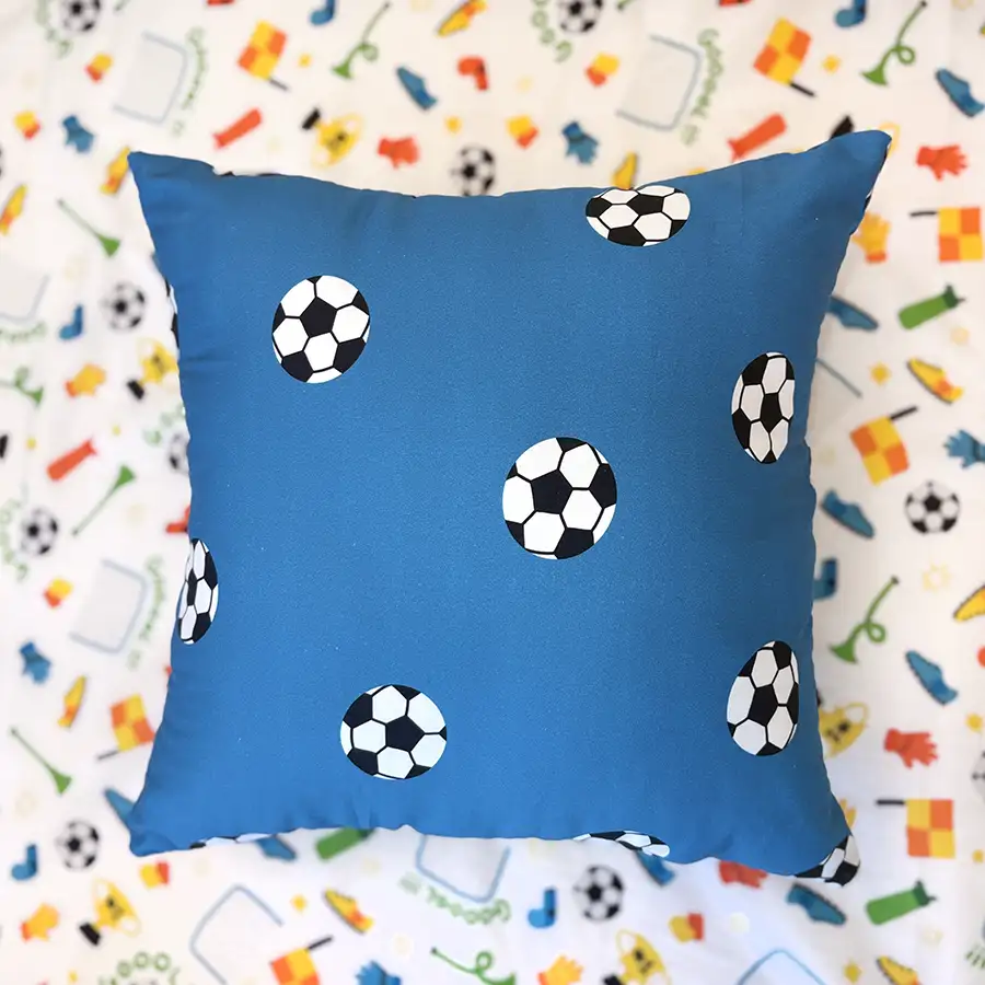 Capa de Almofada Bolas de Futebol Azul 40×40