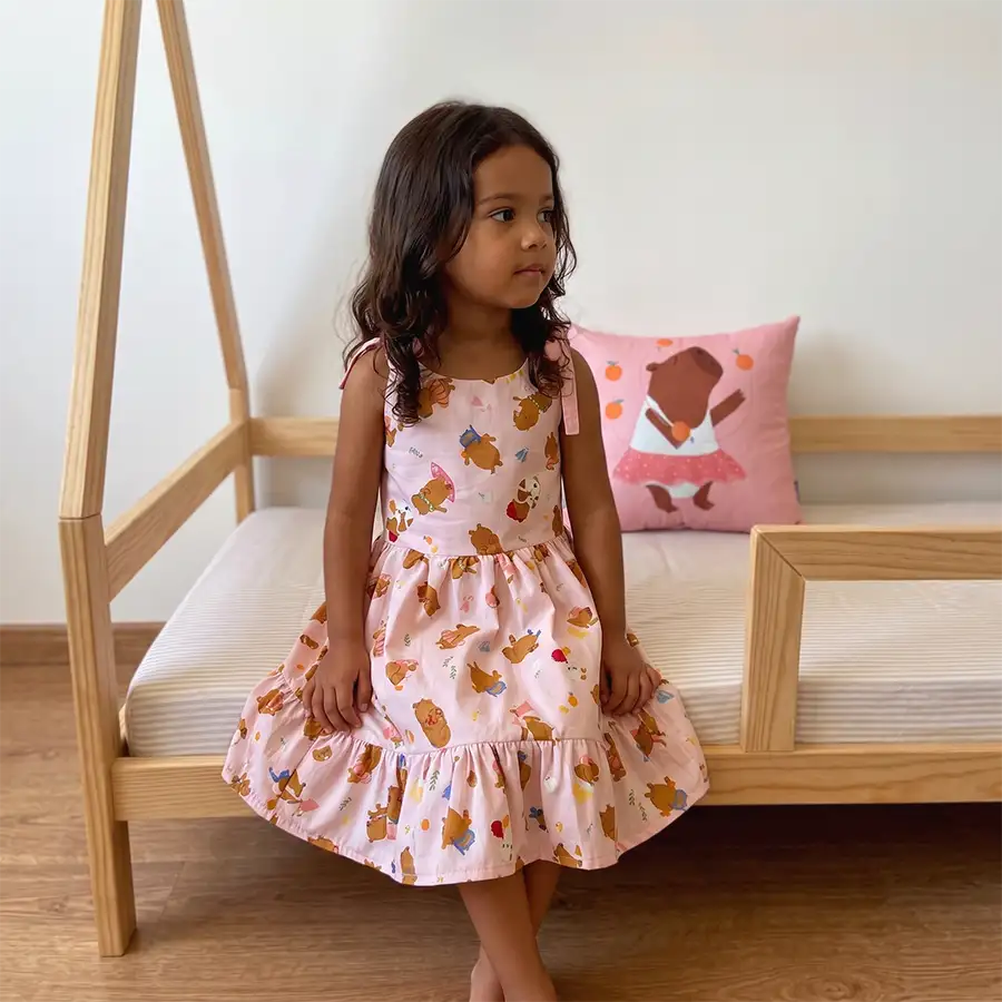 Vestido Capivaras Ajustável com Laço no Ombro
