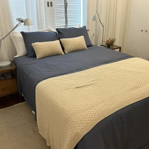 Cama posta edredom e fronhas bambu azul