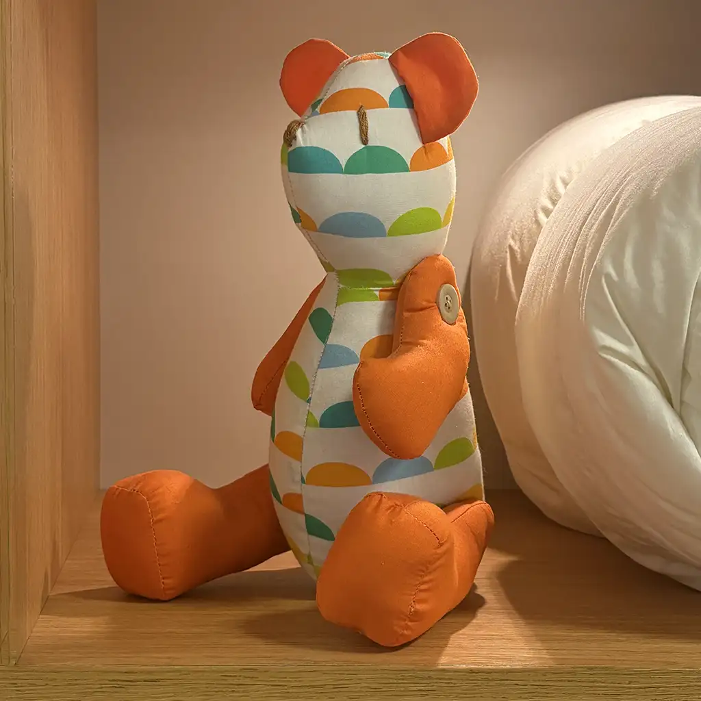 Urso Decorativo Articulado em Algodão – Dia Ensolarado Laranja