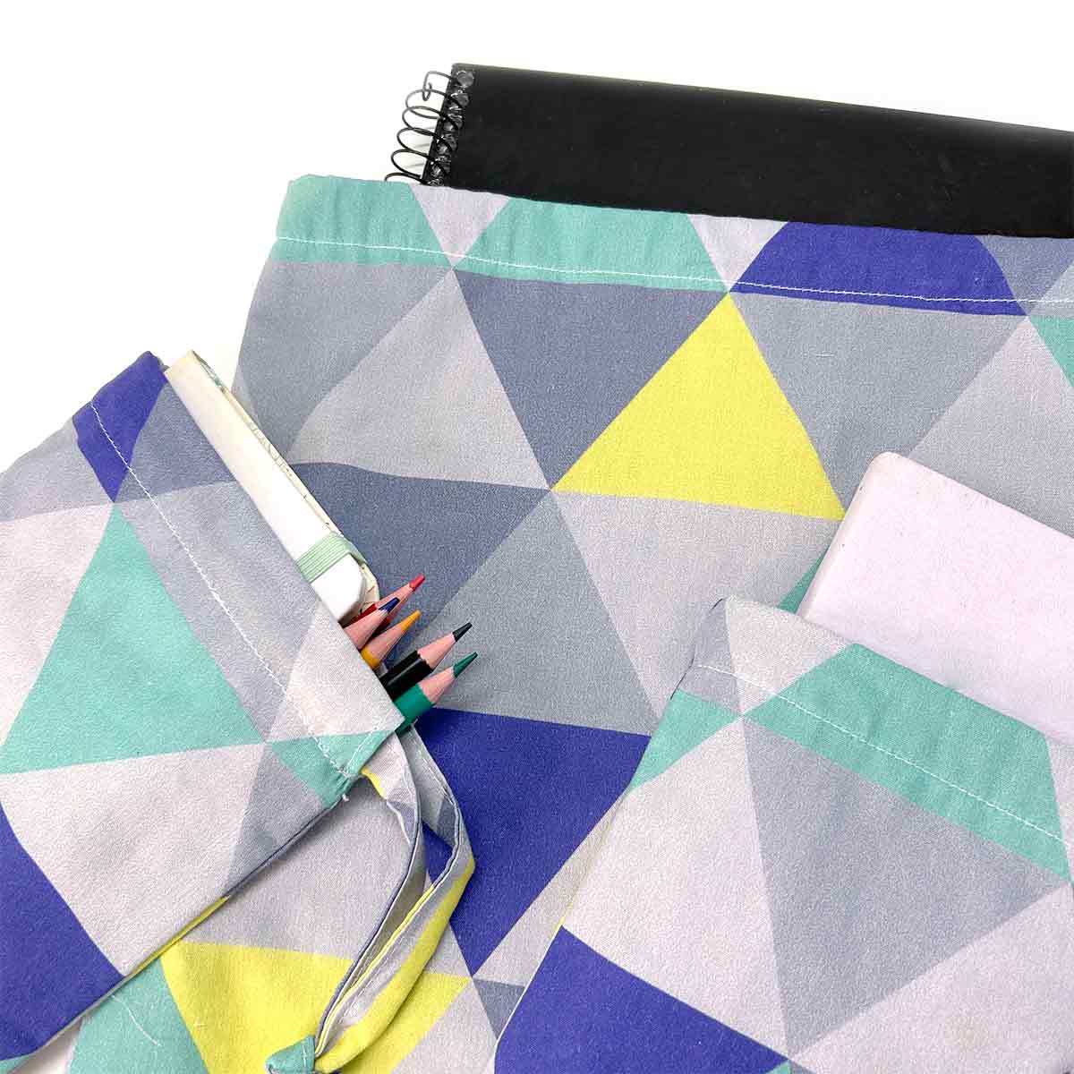 Saco Organizador Infantil Multiuso - Triângulos Cinza - Kit com 3 - Imagem 3