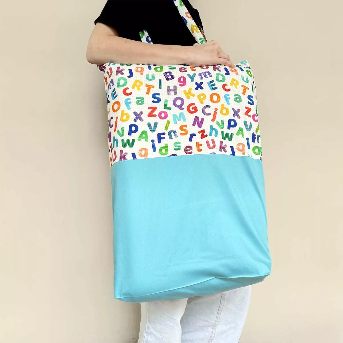 Porta Travesseiro Letrinhas com Azul Turquesa
